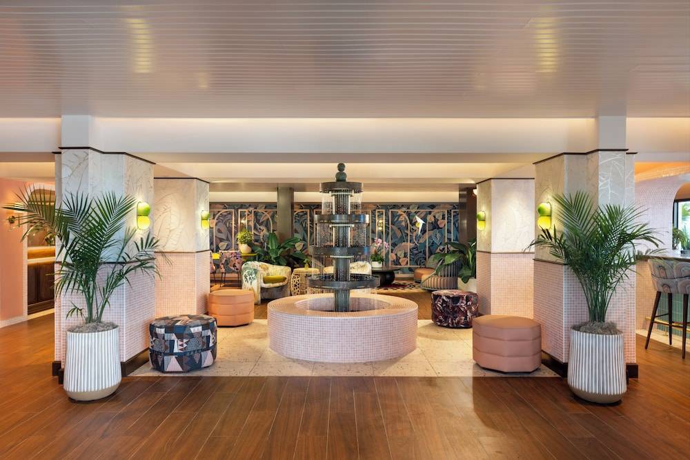 Ocean Key Resort & Spa, a Noble House Resort 2