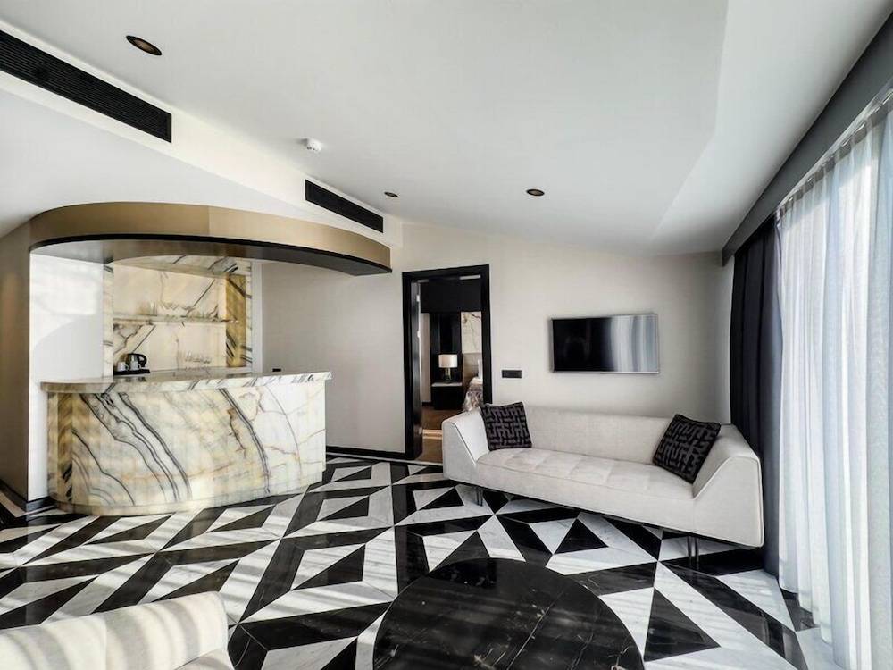 Charisma De Luxe Hotel 1