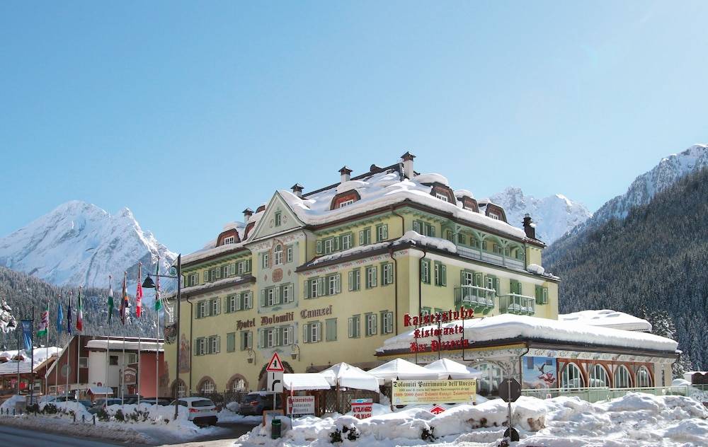 Hotel Dolomiti Schloss 1