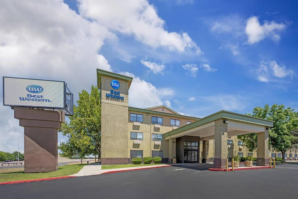 Best Western North I-25 Hotel 1