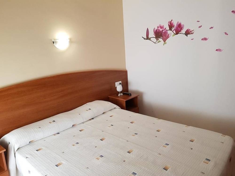 Hostal Mary - ADULTS ONLY 18 AND UP 2