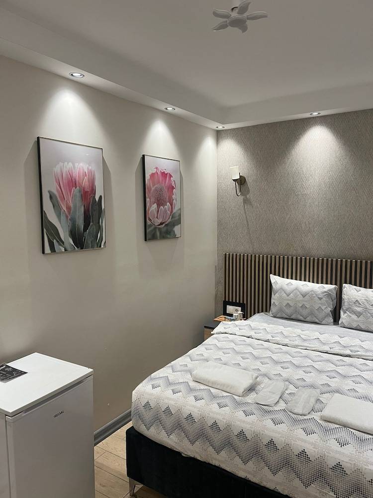 Solo Suites Hotel 1