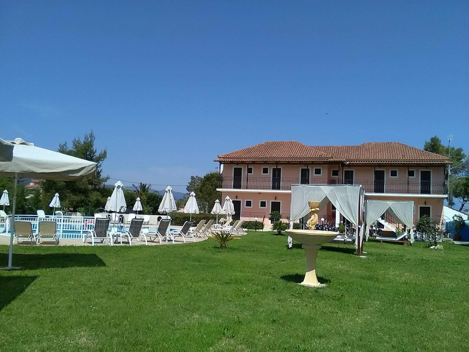 Eleni's Garden & Castello Suites 1