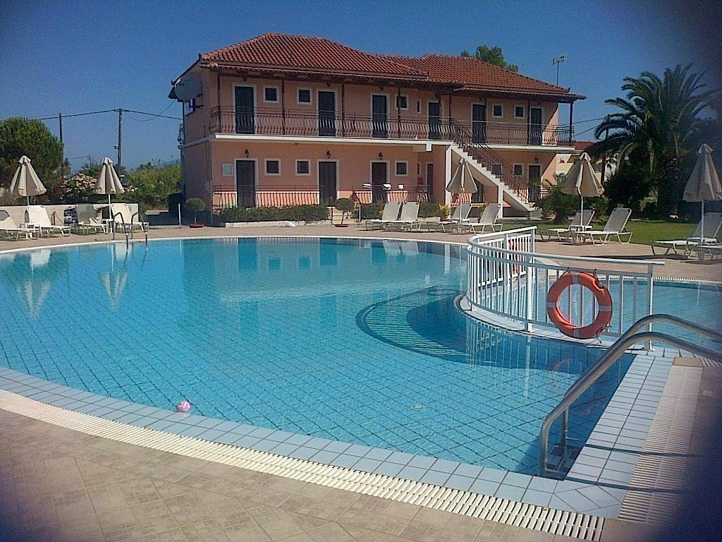Eleni's Garden & Castello Suites 2