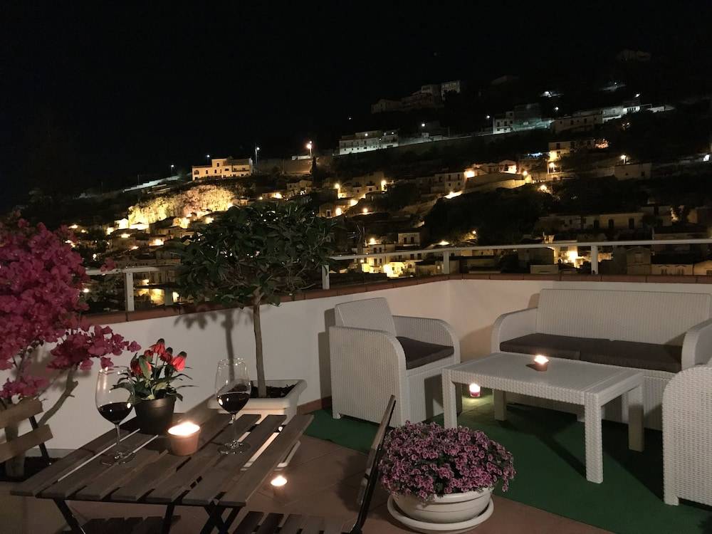 Holiday Rooms Portale Pirrera 1