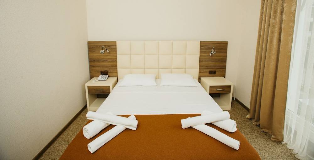 City Hotel 1