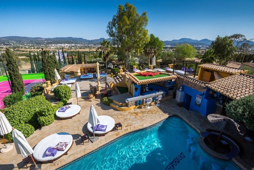 Pikes Ibiza 1
