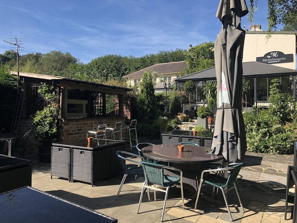 Michelangelos - Rooms, Restaurant & Bar 1