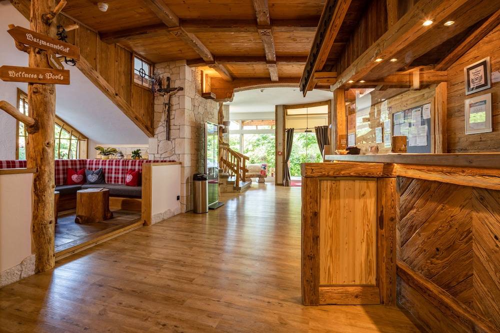 Alm- & Wellnesshotel Alpenhof 2