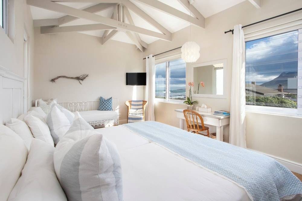 138 Marine Beachfront Guesthouse 1