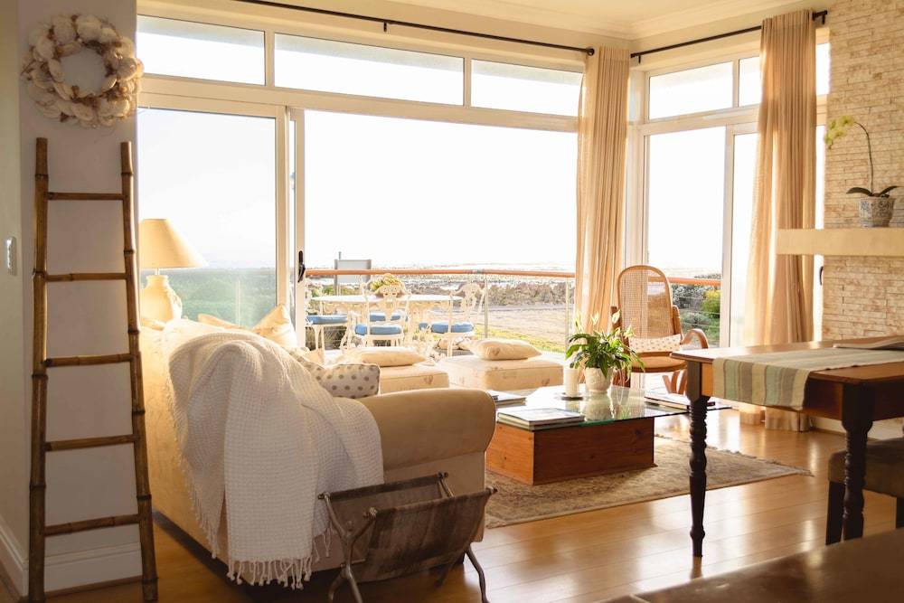 138 Marine Beachfront Guesthouse 2