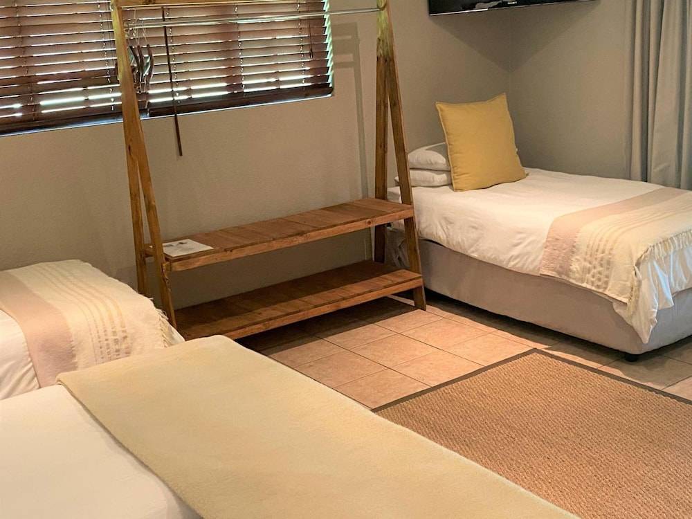 Safari Club Guest Lodge OR Tambo International Airport 2