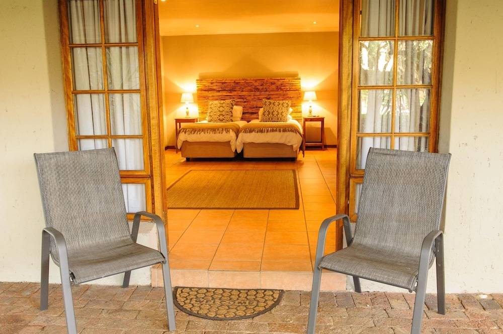 Safari Club Guest Lodge OR Tambo International Airport 1