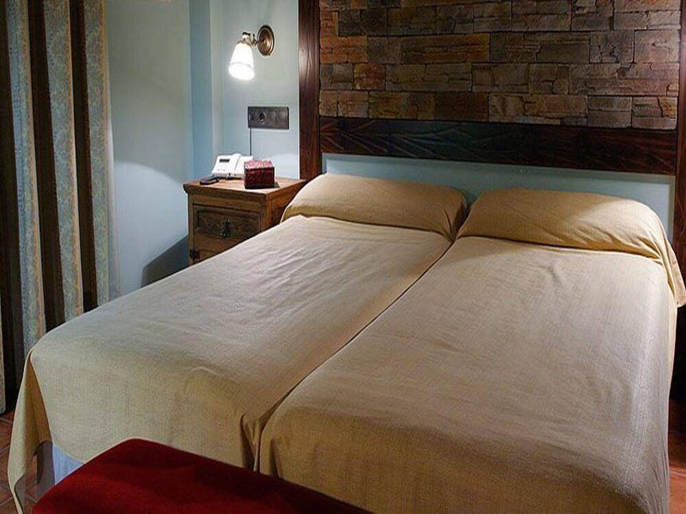 Hotel Casbas 2