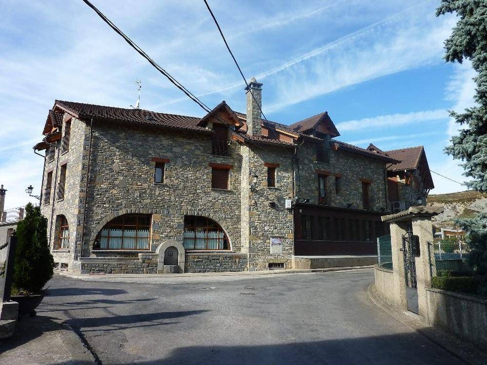 Hotel Casbas 1