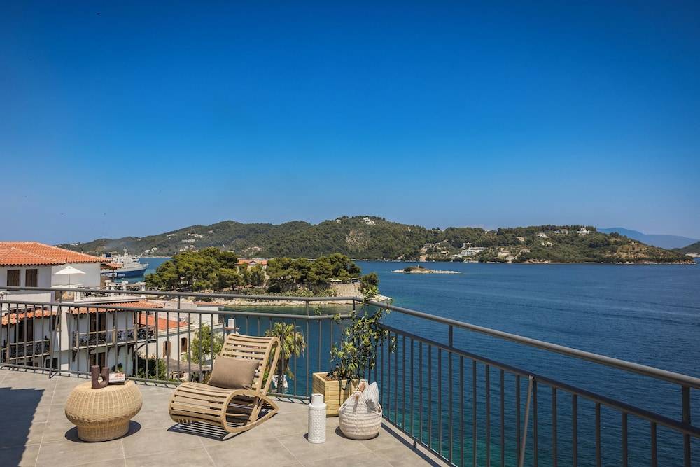The Rock Suites 1