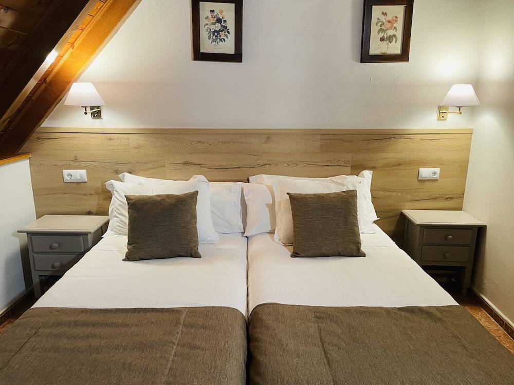 Hostal Escuils 2