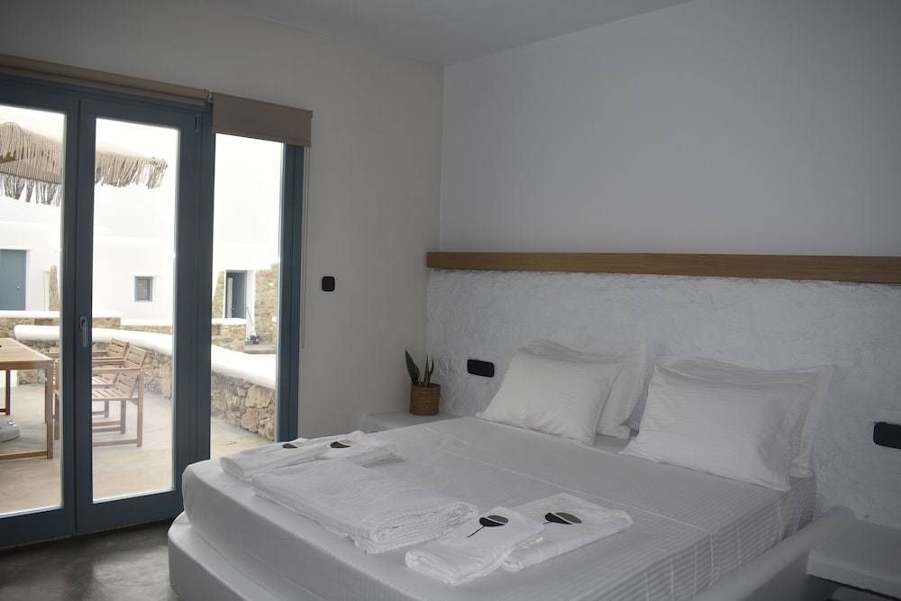 Thronos Suites 2