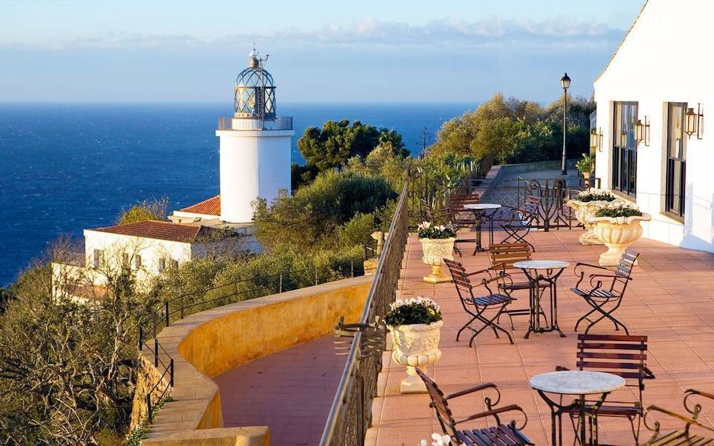 El Far Hotel Restaurant 1
