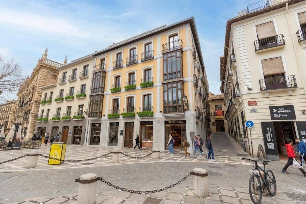BiBo Suites Real Chancilleria 1