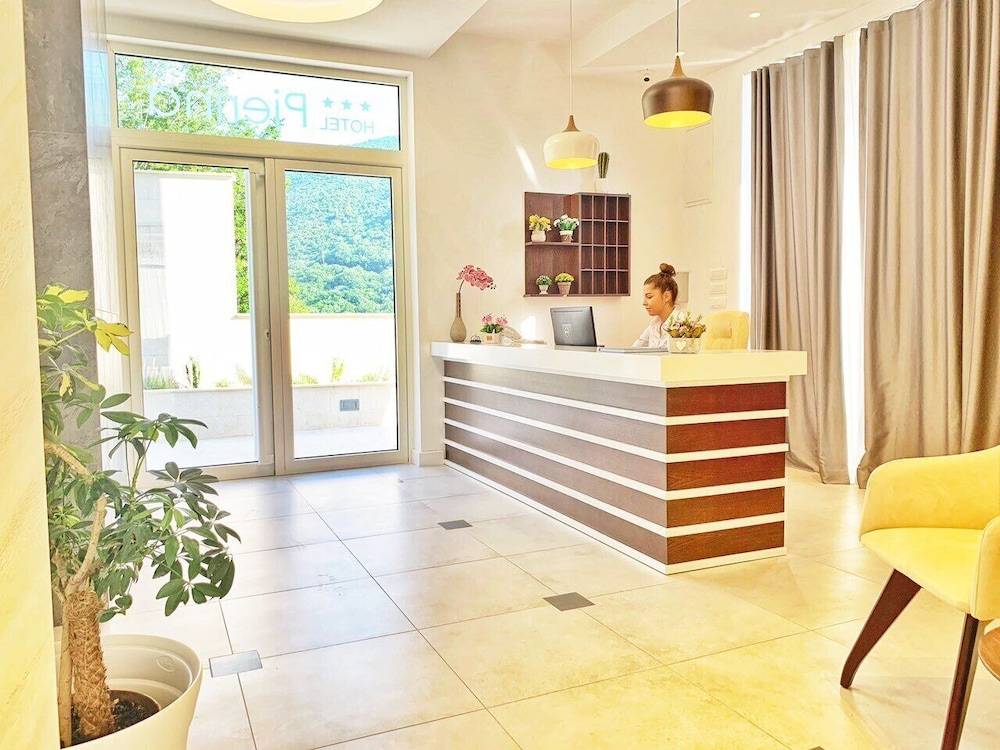 Hotel Pierina 2