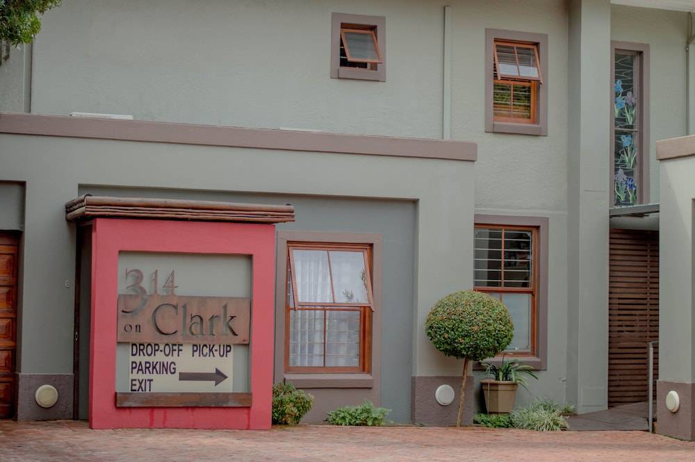 314 on Clark Guest House 1