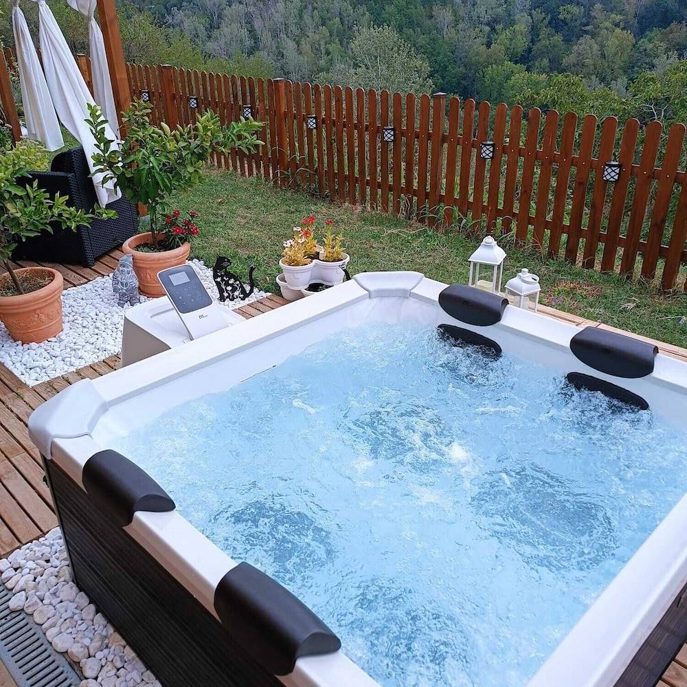 B&B TERRA DI COLLINA biker friendly-pool-sauna-jacuzzi 1