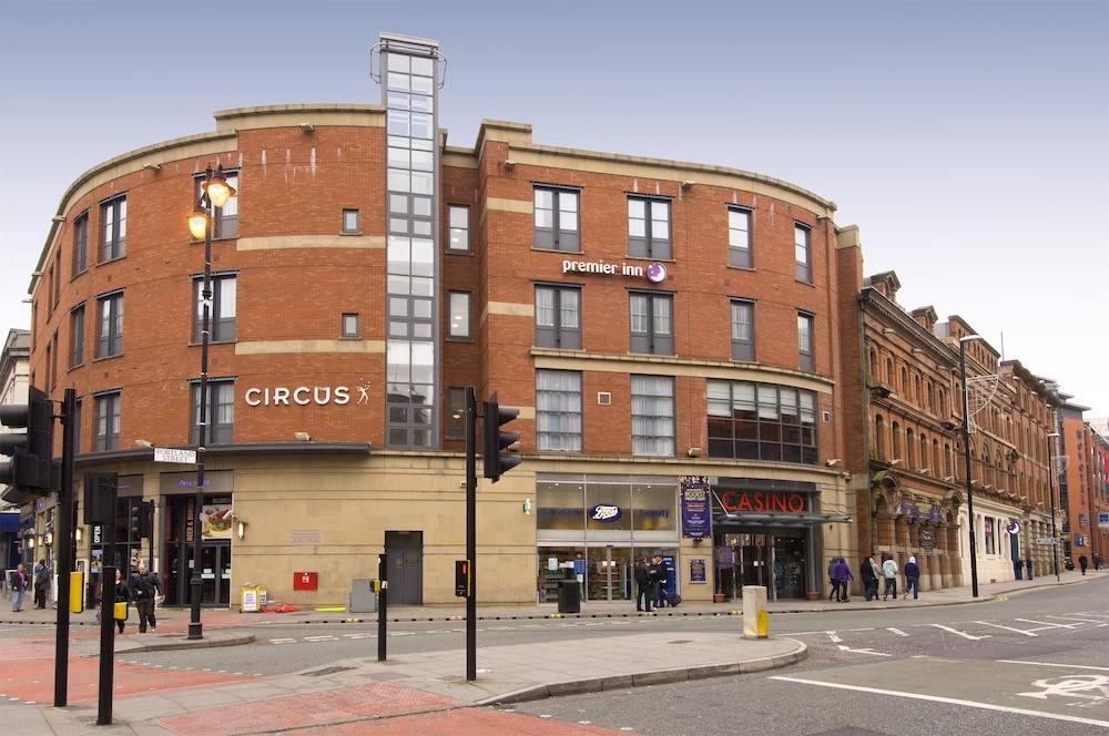 Premier Inn Manchester Portland St 1