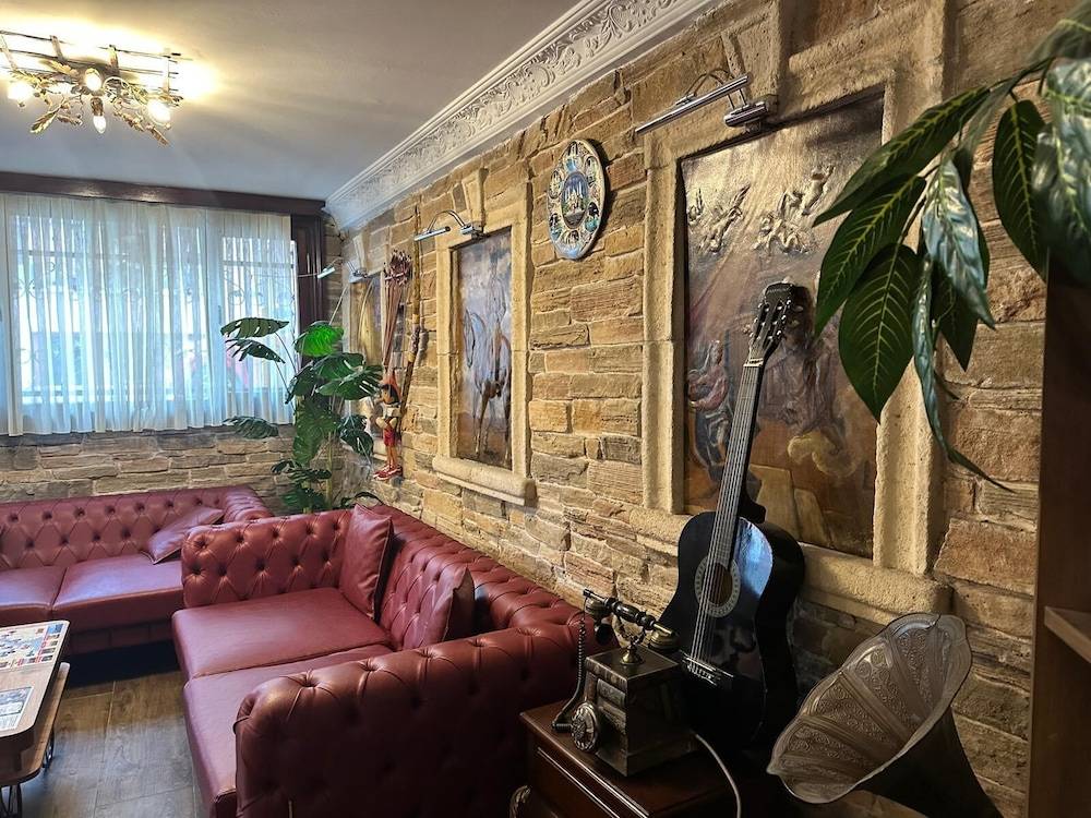 Sphendon Hotel 1