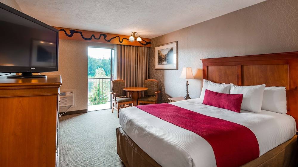 Best Western Plus Rivershore Hotel 1