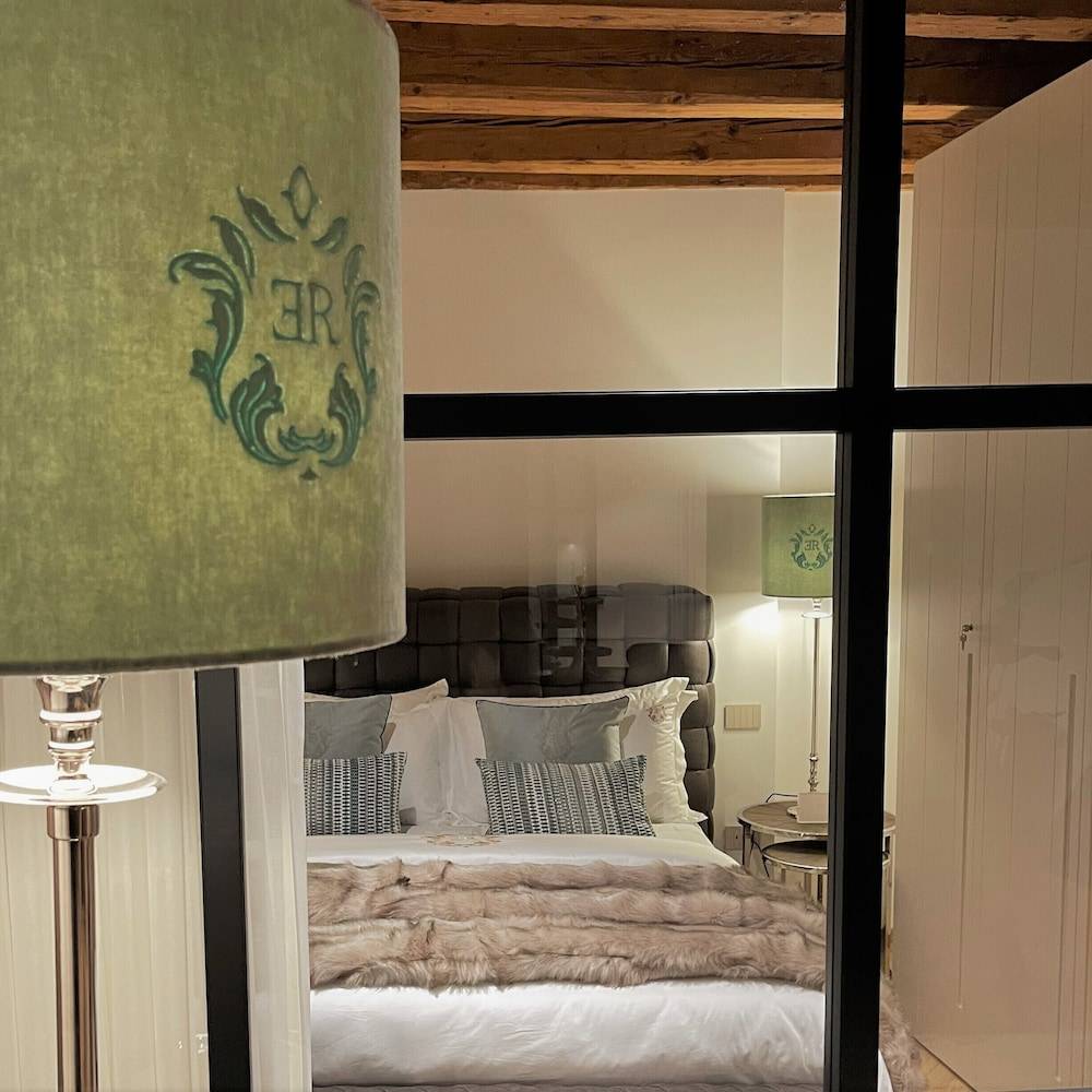 Elegance Room 2
