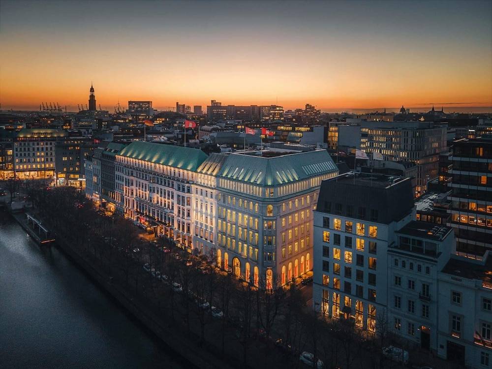 Fairmont Hotel Vier Jahreszeiten 1