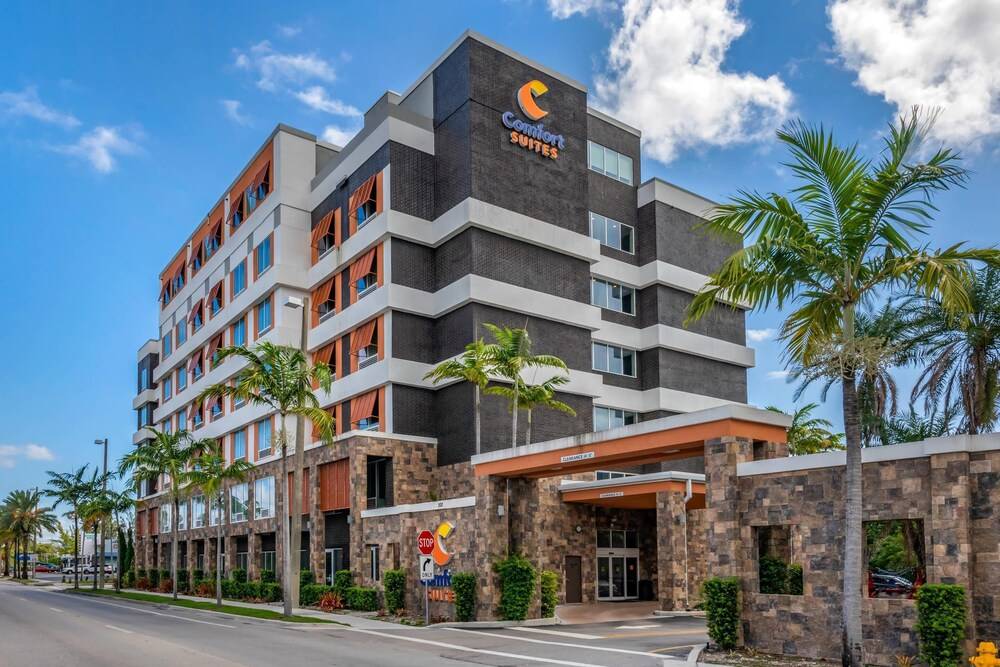 Comfort Suites Fort Lauderdale Airport & Cruise Port 1