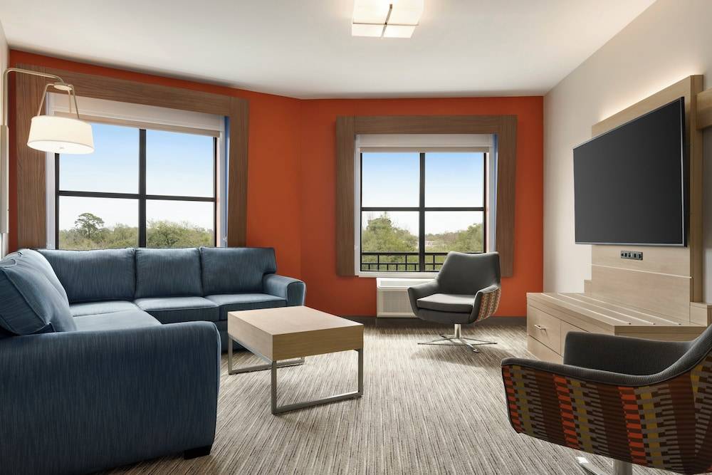 Holiday Inn Express & Suites CHARLESTON - MOUNT PLEASANT by IHG 2