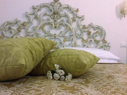 Residenza Due Torri check in presso HOTEL CENTRALE Vicolo Cattani 7 1