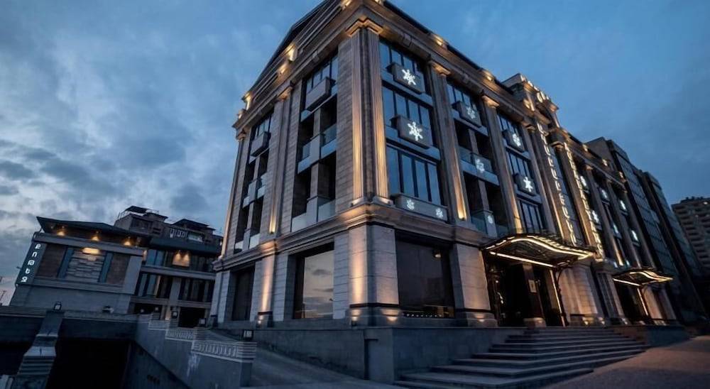 Aghababyan's Hotel 1