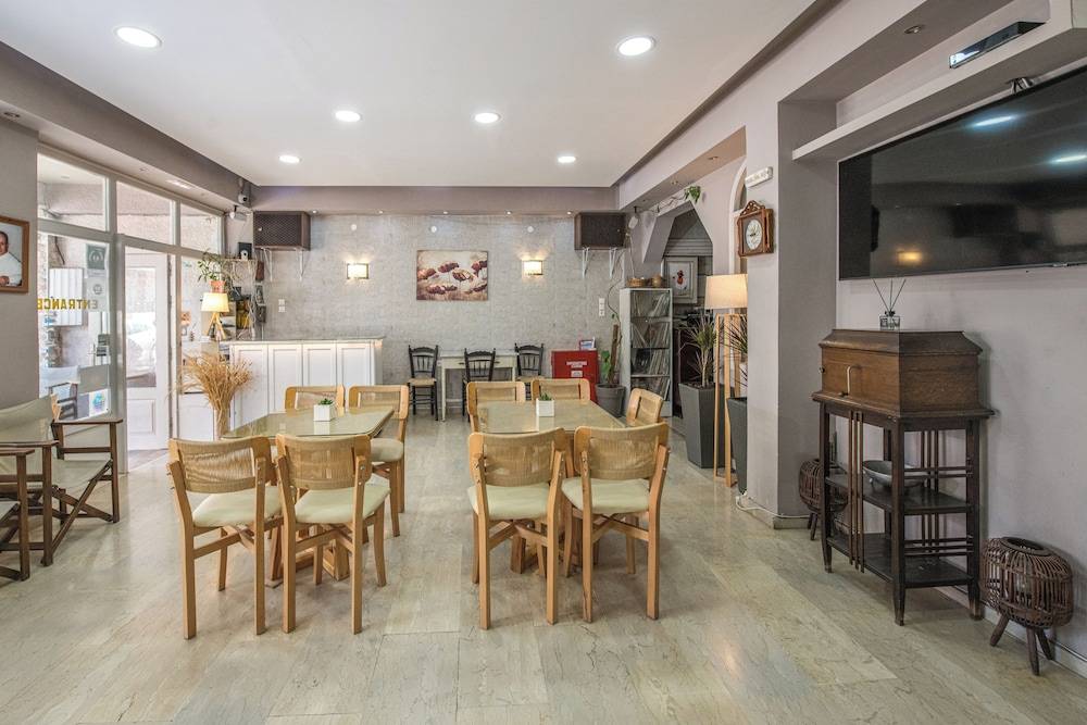 Bikakis Family Apartments 1