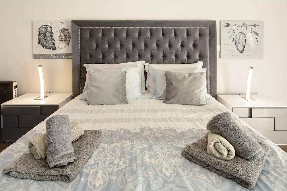 1 Bed Apartment Sleeps 4 with Pool 2