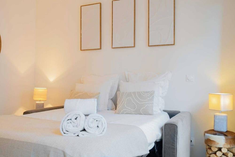 Spacious studio a-c 2P - Place des Lices 2