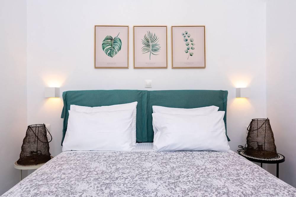 Aerenia Luxury Suites 1