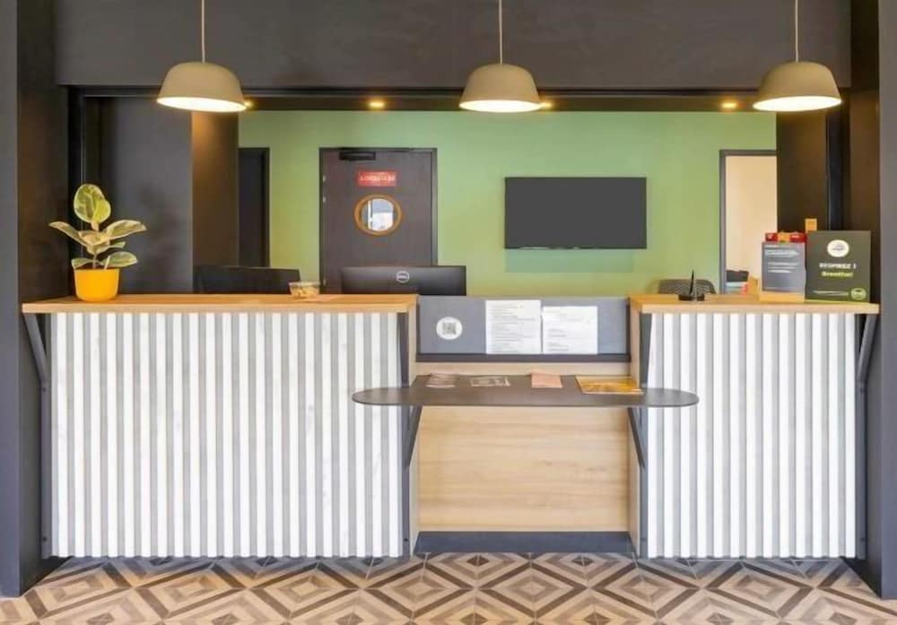 B&B HOTEL Carcassonne Rocadest La Cité 2