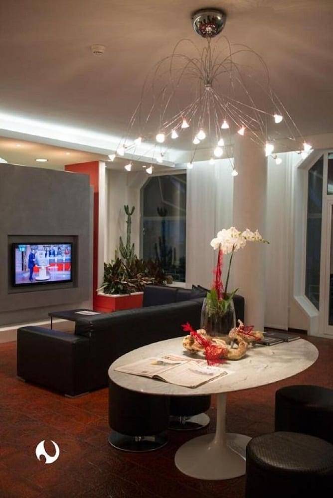 Acapulco Hotel 2