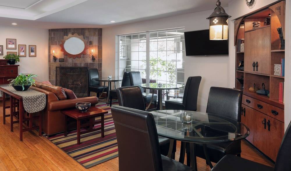 Larkspur Landing Extended Stay Suites Campbell 2