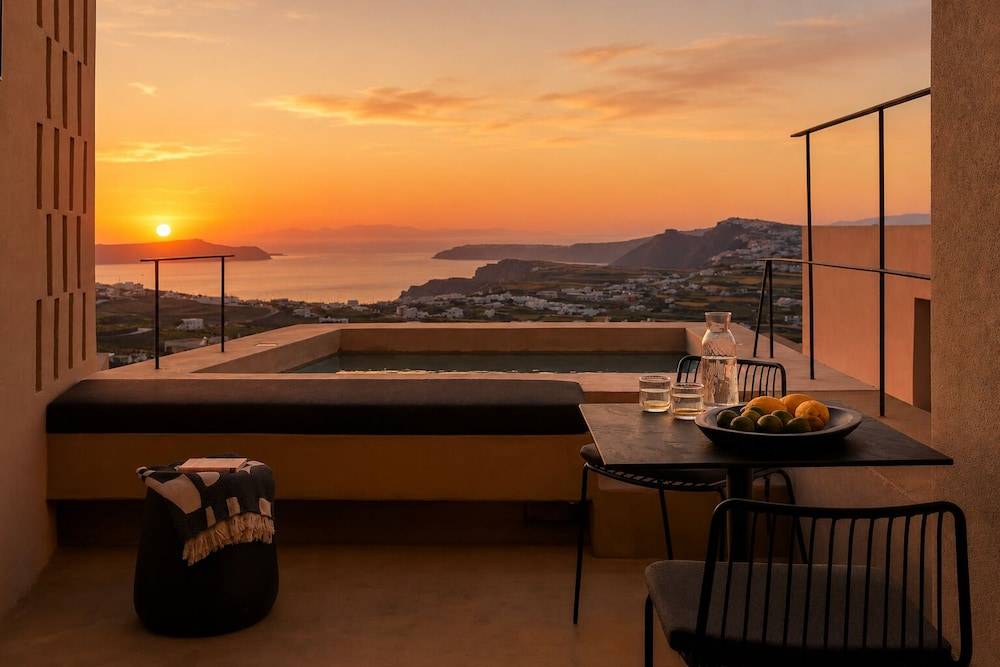 Enorme EOS Santorini - Adults Only 1