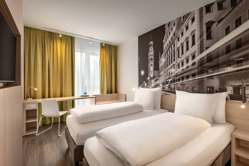 Super 8 by Wyndham Augsburg 1
