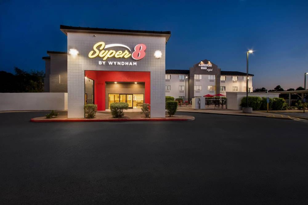 Super 8 by Wyndham Mesa Gilbert 1