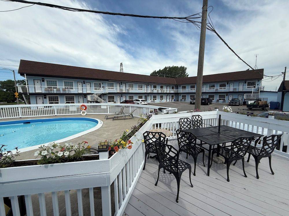 Falls Lodge by the Falls 1