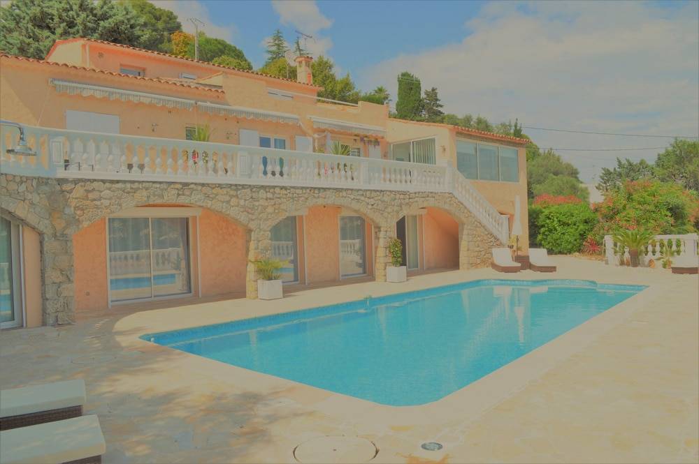 Villa La Terre Des Lauriers B&B 1