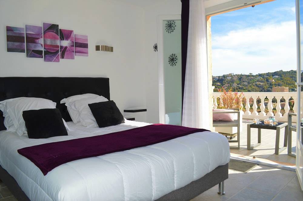 Villa La Terre Des Lauriers B&B 2