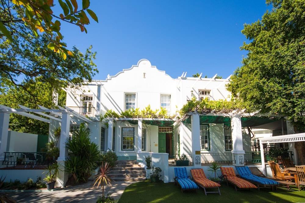 Mountain Manor Guest House & Executive Suites 1